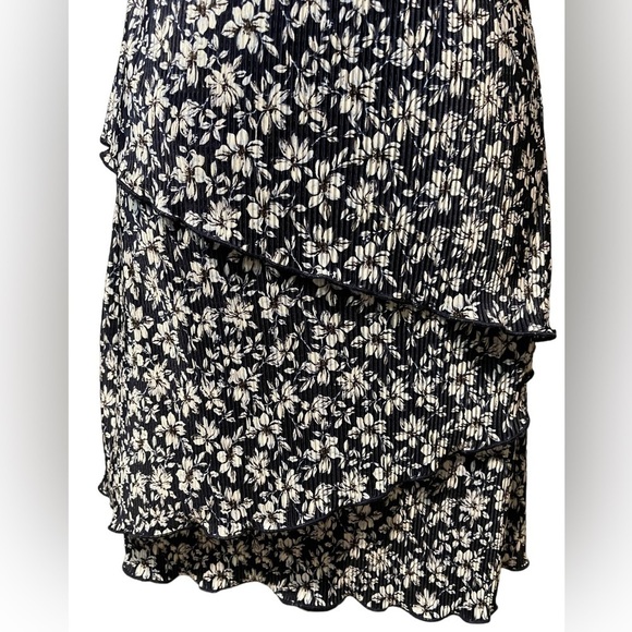 Connected Apparel Crepe Dress - Picture 5 of 11